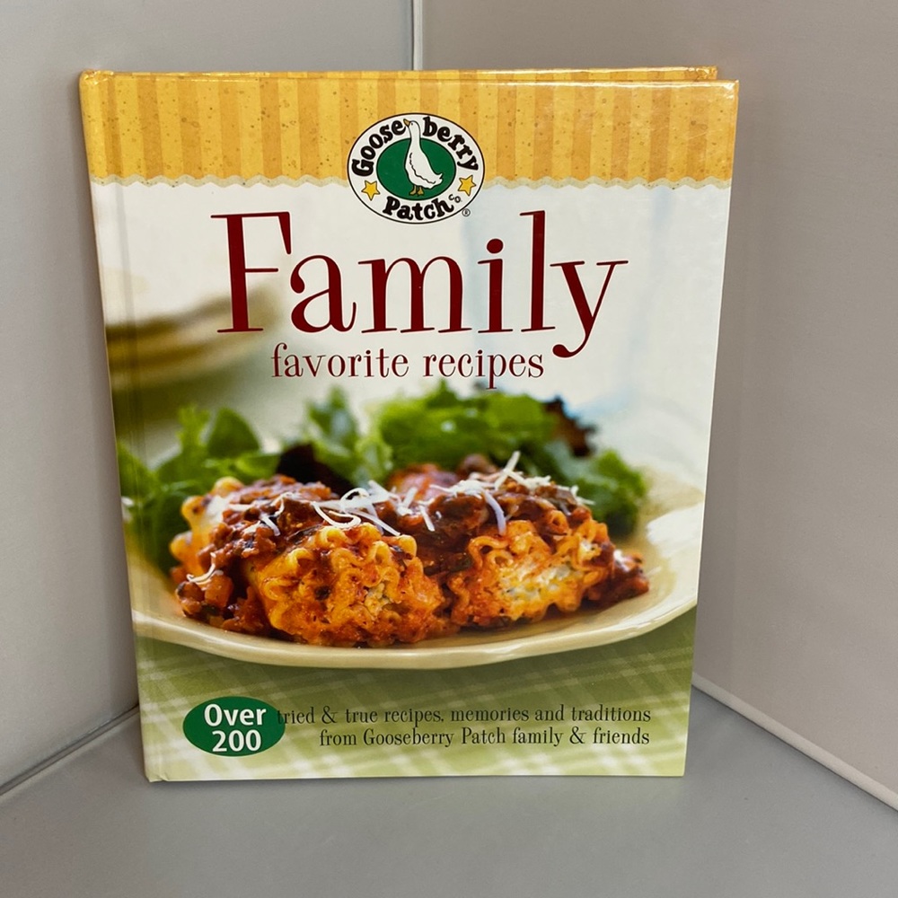Gooseberry Patch Family Favorite Recipes Cookbook